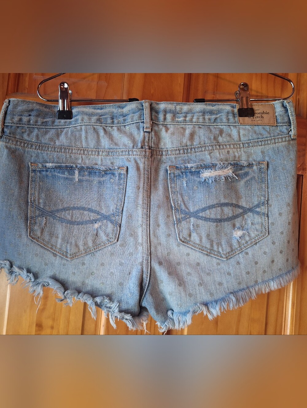 Abercrombie & Fitch Light Wash Denim Frayed Hem Women's Shorts W/ Silver Circles